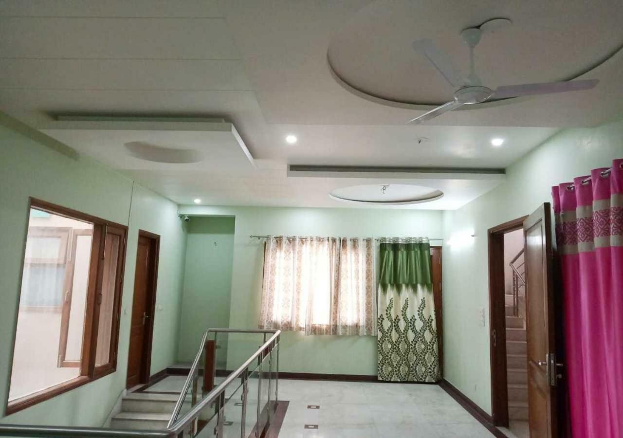 J P Residency Hotel Greater Noida Exterior foto