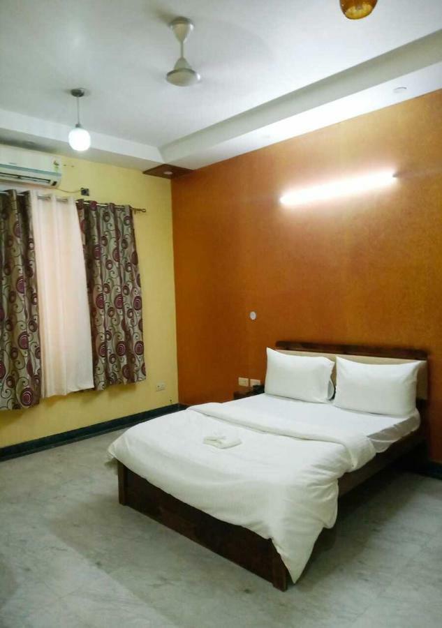 J P Residency Hotel Greater Noida Exterior foto