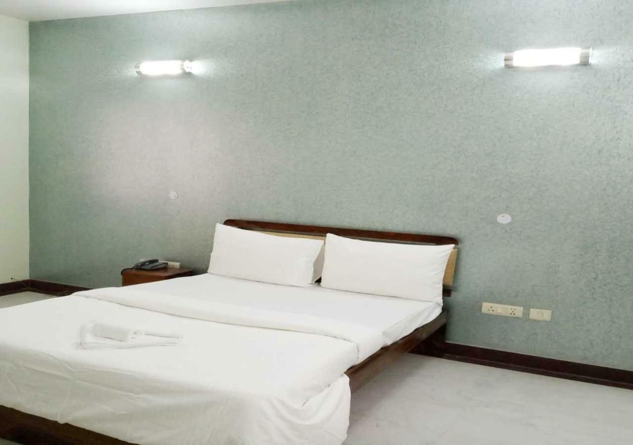 J P Residency Hotel Greater Noida Exterior foto