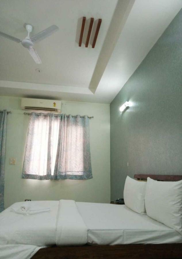 J P Residency Hotel Greater Noida Exterior foto